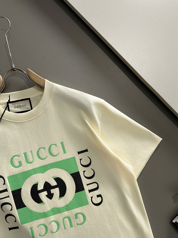 ブランドTシャツ側面デザイン